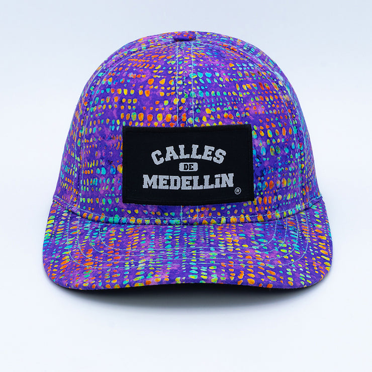 Gorra Beisbolera Puntos Neón Calles de Medellín