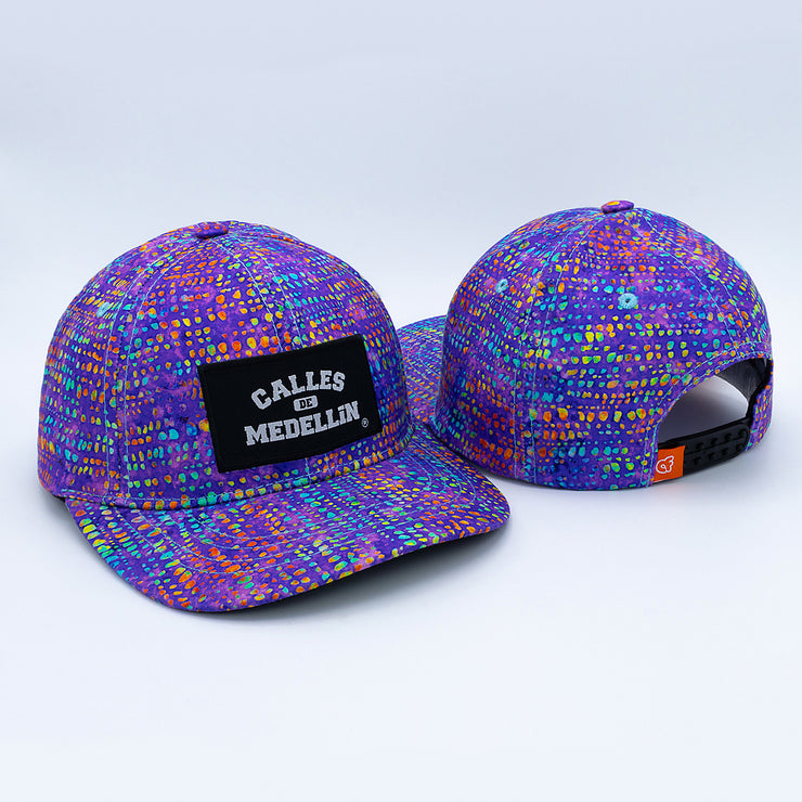 Gorra Beisbolera Puntos Neón Calles de Medellín